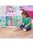 Dollhouse 2 Oyuncak Figürlü Flower-Rific Bahçe Seti (2 Aksesuar, Teslimat ve Mobilya Parçası) 3