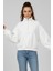Kadın Beyaz Yarı Fermuarlı Basic Sweatshirt 1