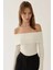 Kadın Omuz Açık Madonna Yaka Triko Üst Tozlu Beyaz 13
