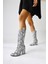 Keri Beyaz Yılan Desenli Asimetrik Kesim Topuklu Kısa Çizme 1