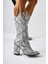 Keri Beyaz Yılan Desenli Asimetrik Kesim Topuklu Kısa Çizme 5