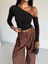 Asimetrik Yaka Omuz Detaylı Uzun Kollu Sandy Kumaş Crop / Bluz 1