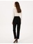 Kadın Siyah Carrot Fit Kumaş Pantolon 50318977-VR046 4