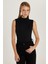 Kadın Standart Fit Normal Kesim Sıfır Kol Yarım Balıkçı Yaka Siyah Bluz 4