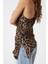 Kahve Asimetrik Leopar Desenli Sırt Dekolteli Kadın Top 3