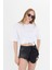 Kadın Beyaz Yuvarlak Yaka Oversize Yandan Yırtmaçlı T-Shirt Tişört 1