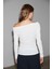 RALIVEA Kadın Kayık Yakalı Vücuda Oturan Esnek Kumaşlı Ekru Bluz 7