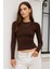 Kadın Kahverengi Bisiklet Yaka Esnek Kumaşlı Vücuda Oturan Slim Fit Uzun Kollu Crop Body 2