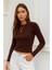 Kadın Kahverengi Bisiklet Yaka Esnek Kumaşlı Vücuda Oturan Slim Fit Uzun Kollu Crop Body 4