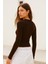 Kadın Kahverengi Bisiklet Yaka Esnek Kumaşlı Vücuda Oturan Slim Fit Uzun Kollu Crop Body 6