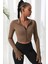 Kadın Kahverengi Uzun Kol Fermuarlı Parmak Geçme Detaylı Dik Yaka Crop Top Bluz 3