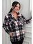 Kadın Kapüşonlu Ekose Desenli Metal Düğmeli Cepli Gömlek 2