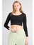 K26 627-06 Sıyah Kadın Kare Yaka Crop Sweat 1