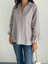 Kadın Arkası Asimetrik Yırtmaç Kesim Detaylı Cizgili Bluz Gömlek - Gri 3