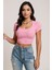 Kadın Pembe Yarım Kol Düz Yaka Crop Top Bluz - Şık, Rahat ve Kolay Kombinlenebilir 1
