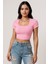 Kadın Pembe Yarım Kol Düz Yaka Crop Top Bluz - Şık, Rahat ve Kolay Kombinlenebilir 2