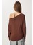 Asimetrik Yaka Dökümlü Esnek Örme Bluz LUB0309 Kahverengi 5