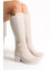 Deri Görünümlü Arkası Streç Esnek Kalın Orta Yüksek Topuklu Toka Detaylı Fermuarlı Bej Uzun Çizme 3