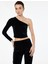 Slim Fit Asimetrik Yaka Uzun Kollu Crop Tek Omuz Kadife Bluz 1