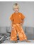Kız Çocuk Pamuklu Turuncu El Baskı Desenli Takım - Kısa Kollu Crop T-Shirt ve Geniş Paça Pantolon 1