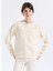 D5WL-SWT3588 Ekru Dik Yaka Relaxed Nakışlı Kadın Sweatshırt 3