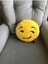 Sarı Emoji Yastık – Gülümseyen Surat Dekoratif Peluş Minder 35 cm 3