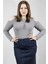 Omuzları Açık Kolyeli Uzun Kol Tişört 4