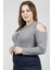 Omuzları Açık Kolyeli Uzun Kol Tişört 2