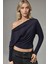 Kadın Asimetrik Yaka Uzun Kollu Esnek Örme Tişört Lacivert 1