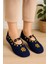 El Yapımı Lacivert Çiçekli Örgü Patik – Sıcak, Rahat ve Zarif Tasarım 1