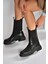 V652549009 Siyah Kalın Tabanlı Lastik Detaylı Kadın Bot 1