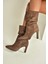 R404020302 Toprak Kahve Süet Ince Topuklu Büzgülü Kadın Bot 3