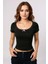 Kadın Siyah Göğsü ve Kolları Dantelli Fiyonklu Kısa Kol Crop Top Bluz – Şık, Rahat ve Kolay Kombinlenebilir 4