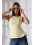 Relax Fit Rahat Kesim Kayıkçı Yaka Eteği Volanlı Yanları Kuplu Basic Kolsuz Kadın T-Shirt 22070 Açık Sarı 3