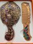 Ayna Tarak Seti, Kutulu-Metal-Hediyelik Takım, 13CM Aynalı Saç Fırçası, Tavuskuşu Figürlü 1