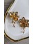 Gold Metal Çiçek Küpe – Sanatsal ve Işıltılı Dokunuş 2