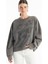 Bisiklet Yaka Nakışlı Antrasit Kadın Sweatshırt TBWRTS1081 1