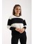 Kadın Siyah-Beyaz Iki Renkli Çapraz Kontrast Dikiş Detaylı Şönil Kadife Triko Bluz 2