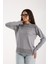 Kadın Gri Viskon Kumaş Kayık Yaka Simli Triko Bluz 4