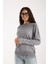 Kadın Gri Viskon Kumaş Kayık Yaka Simli Triko Bluz 5