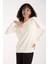 Kadın Ekru Elit Viskon Kumaş Taş ve Inci Detaylı Yuvalak Yaka Triko Bluz 2