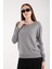 Kadın Gri Elit Viskon Kumaş Taş ve Inci Detaylı Yuvalak Yaka Triko Bluz 1