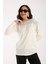 Kadın Ekru Viskon Kumaş Kayık Yaka Simli Triko Bluz 4