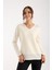 Kadın Ekru Viskon Kumaş V Yaka Simli Triko Bluz 5