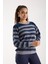 Kadın Laci-Gri Çizgili Çapraz Kontrast Dikiş Detaylı Şönil Kadife Triko Bluz 4