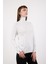 Kadın Beyaz Çıtçıtlı Kollu Balıkçı Yaka Triko Bluz 2