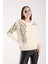Kadın Ekru Sakal Iplik Boncuk Nakışlı Bisiklet Yaka Triko Bluz 5