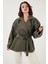 Oversize Fit Kruvaze Yaka Kuşaklı Düğmeli Trençkot Bayan Trençkot 6839609 3