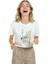 Kadın Beyaz Relaxed Fit %100 Pamuk Tişört – Sokak Lambaları ve Şemsiyeler Baskılı 5