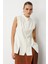 Dik Yaka Yırtmaç Detaylı Ekru Yelek 3